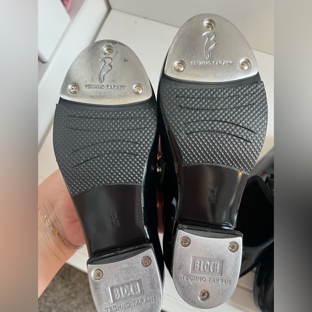 Little girl Bloch tap shoes!! 2 pairs available $20 a piece!